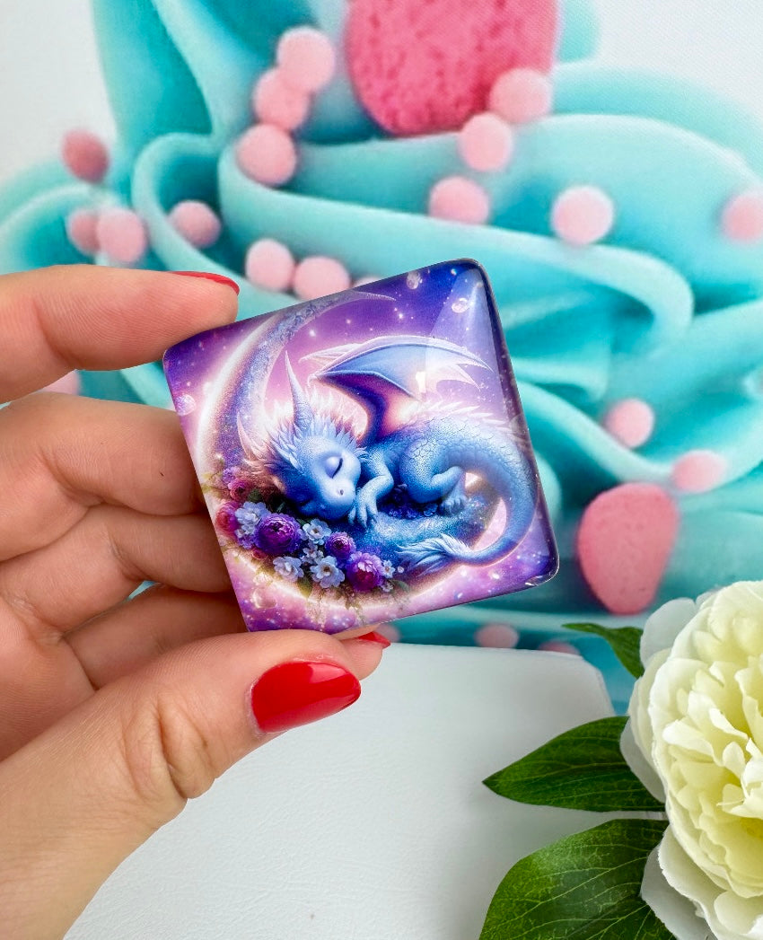 VORVERKAUF! Diamond Painting Cover Minder Drachekind "Lumi" (CM)