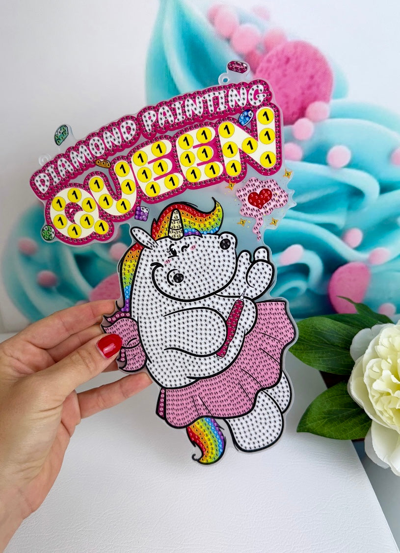 Diamond Painting Pummeleinhorn Anhänger "Pummelfee-Queen" 18x25cm (AH242)