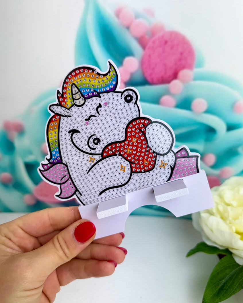 *VORVERKAUF! Diamond Painting Pummeleinhorn Handy-Base "Pummelfee"