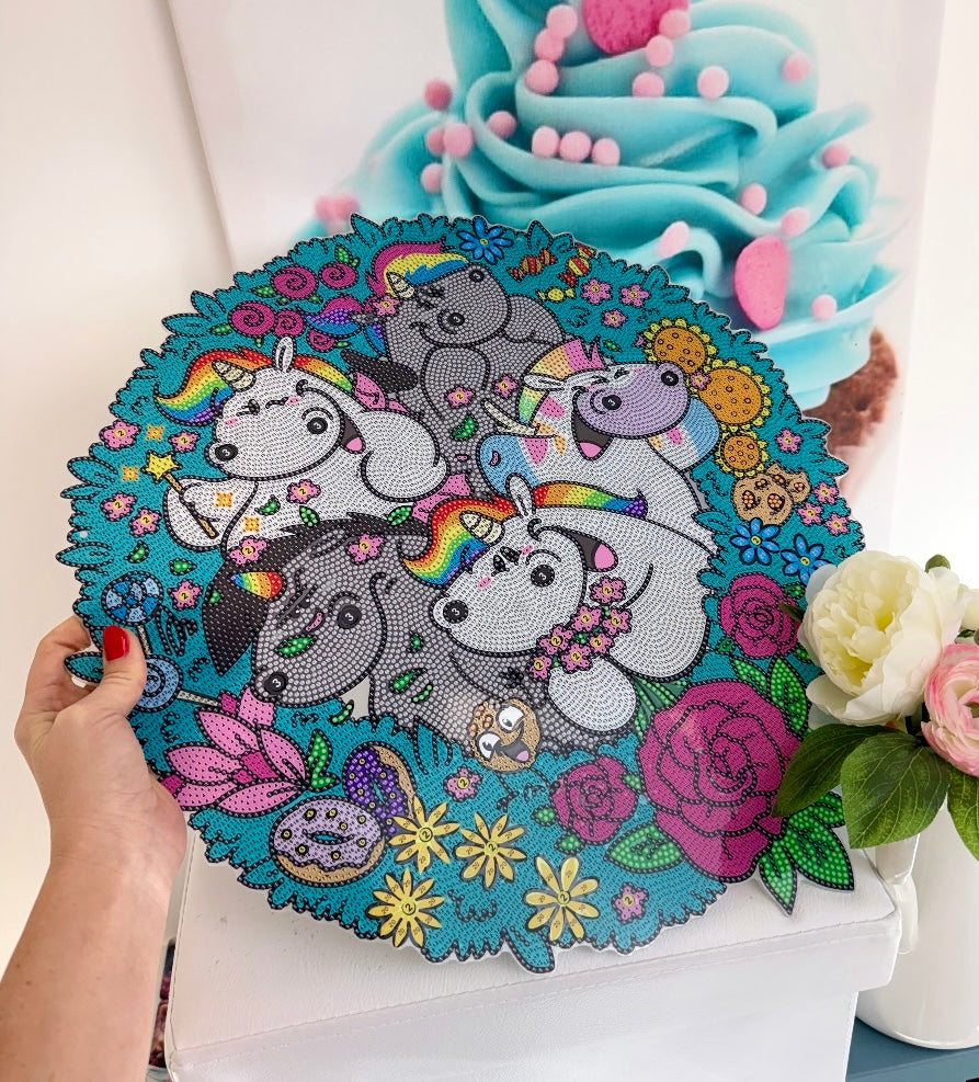 Diamond Painting Pummeleinhorn XXL Frühlingskranz / Anhänger "Pummel & Family" 45x50cm