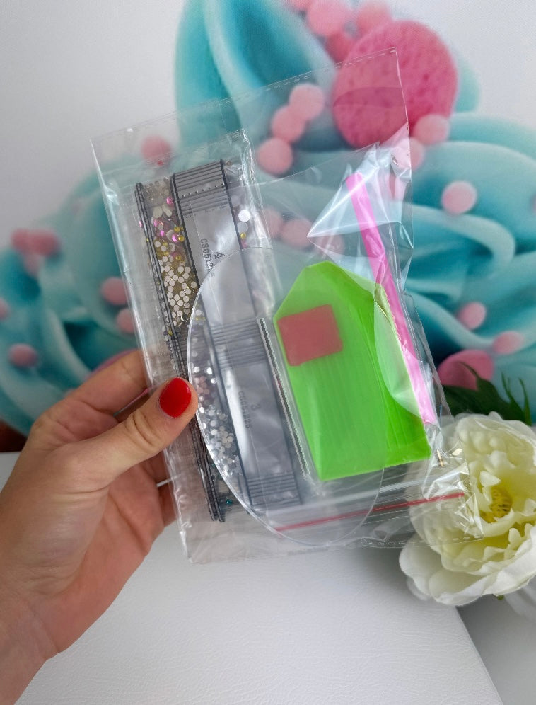 Diamond Painting Aufsteller "Teekannenhäuschen" 22x24cm (1225)