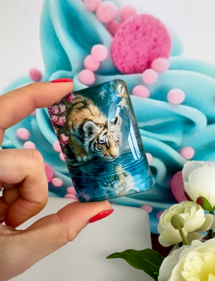 Diamond Painting Cover Minder "Tiger - im Spiegelbild der Stille" (CM)